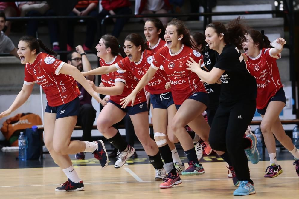 Alegría en las louriñanas, que celebraron el pase a la finalísima por todo lo alto tras eliminar al Gijón.