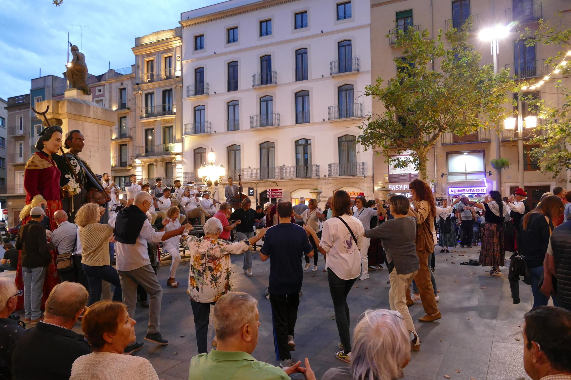 Gran expectació en la festa d'inauguració de la Casa Natal de Dalí