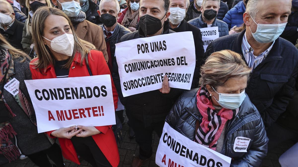 Concentración en Oviedo por el futuro del Suroccidente