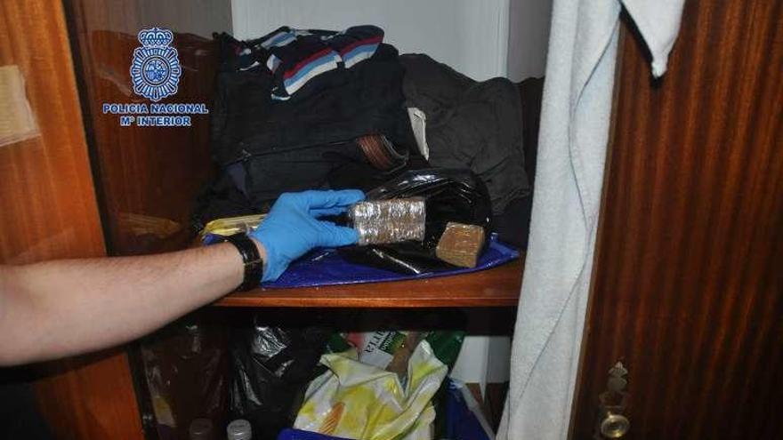 Detenidos un hostelero y otras siete personas por tráfico de hachís en Gijón