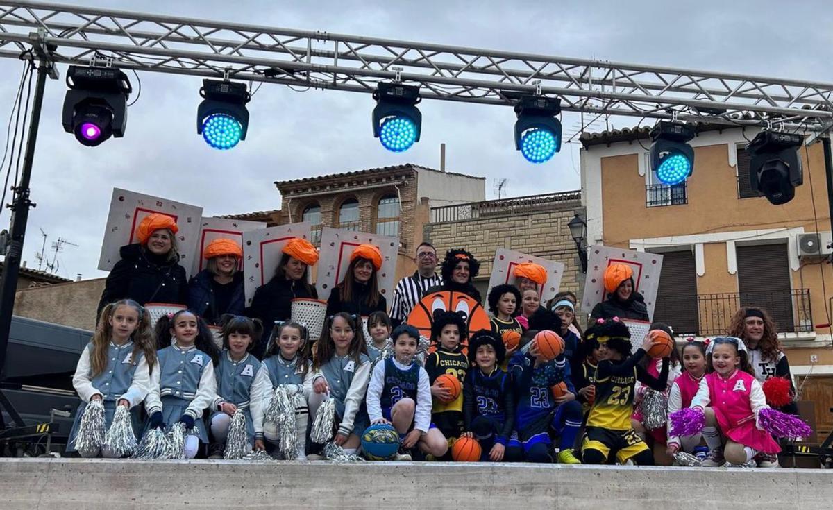 El pabellón viejo de La Muela fue el lugar elegido para la fiesta carnavalera.