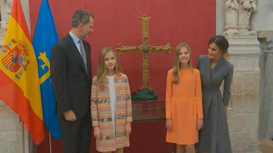 Premios Princesa de Asturias 2019 | Los Reyes y la princesa Leonor y la infanta Sofía visitan la Catedral de Oviedo y la Cruz de la Victoria