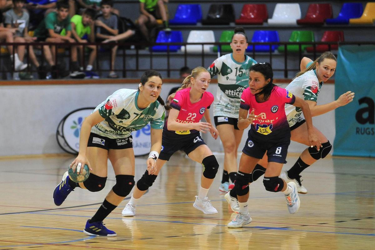 Los contragolpes fueron una constante durante todo el partido del Atticgo Balonmano Elche