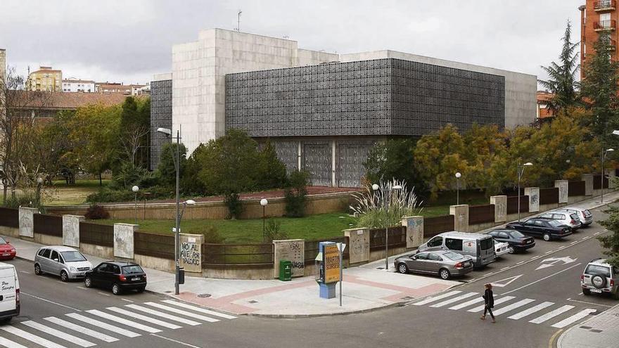 Vista del inmueble que se levanta junto al edificio de la Junta.