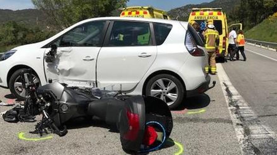 La motocicleta i el cotxe implicats en un accident a l&#039;N-II