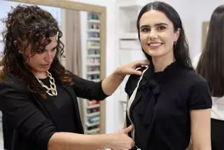 Alicia Moreno (2016) recibe a Beatriz Blanco y la corte 2027 para hacer los jubones