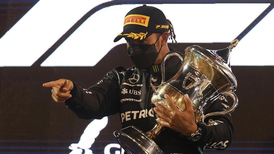 El piloto británico Lewis Hamilton gana en Shakir.