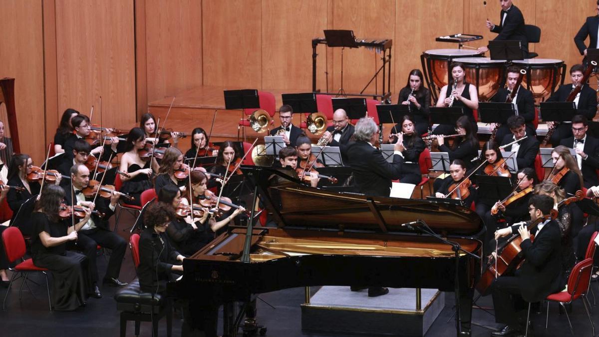 Actuación de la Orquesta Clásica de Vigo en Afundación.