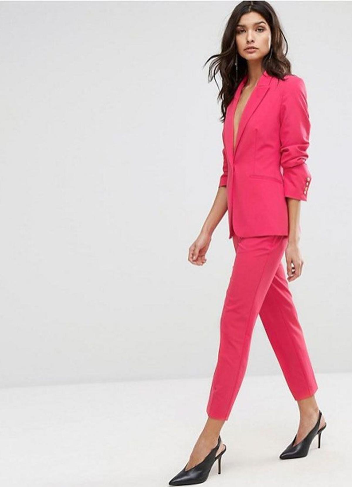 Trajes de chaqueta rosas: de Asos, en tono flúor