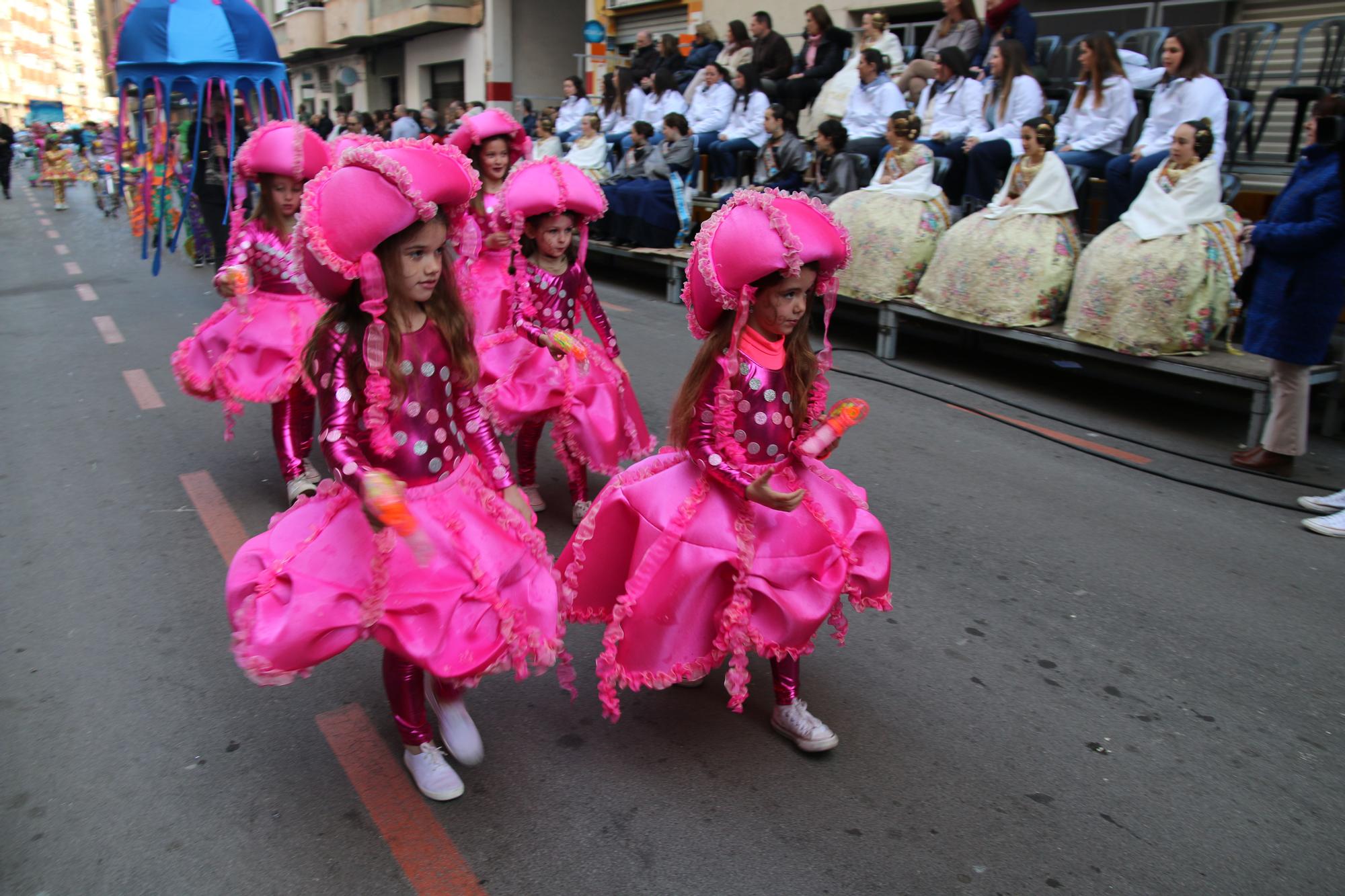 Búscate en las fotos del premio al Barri València en la cabalgata del Ninot infantil de Burriana