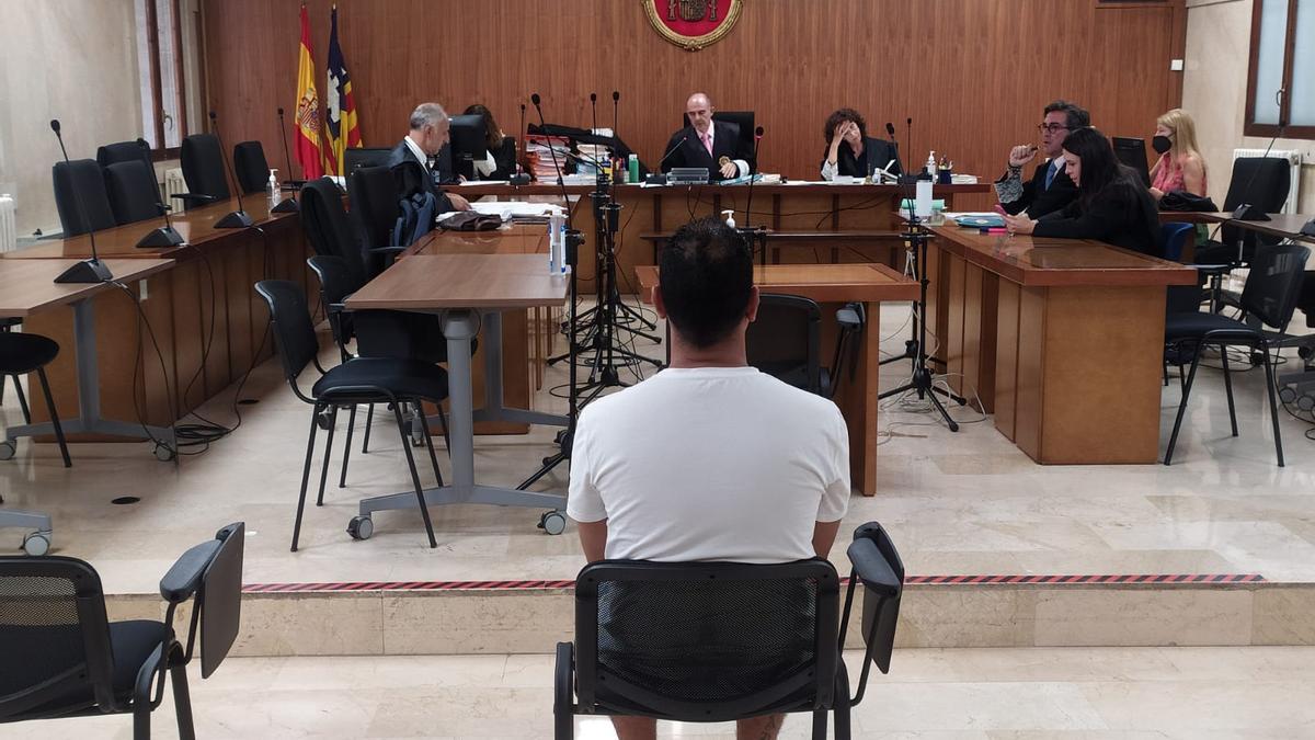 El acusado, ayer durante el juicio celebrado en la Audiencia Provincial de Palma.