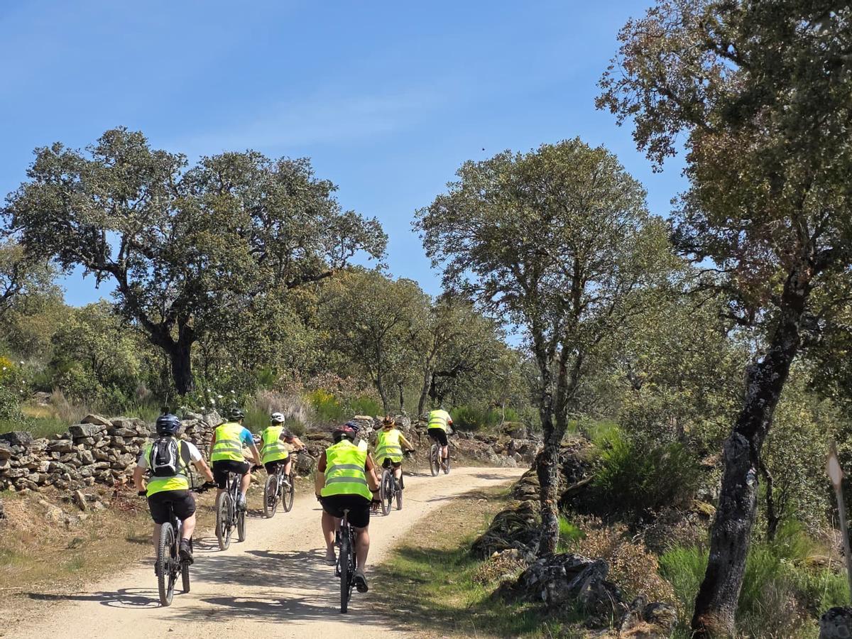 GALERÍA | El ciclismo y el Duero unen La Raya