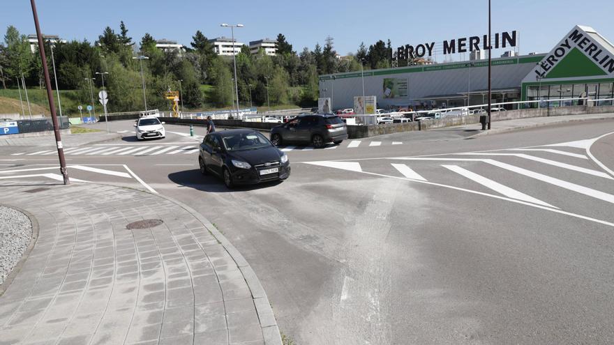 Nuevo Roces estrena giro a la izquierda para ir de la zona comercial a la plaza de la Braña