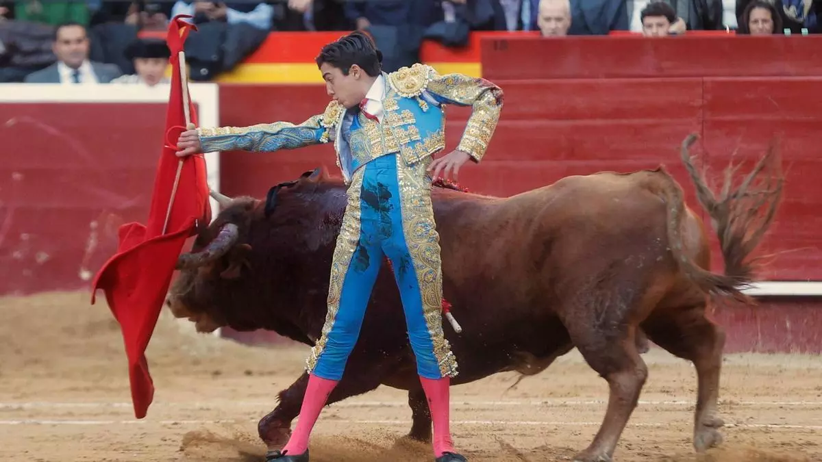 La clase de 'Bravío' de Santiago Domecq mereció más en la Feria de Fallas