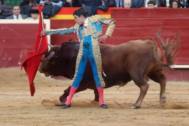 Tarde de toros de Santiago Domecq en la Feria de Fallas con Perera, Víctor Hernández y Marco Pérez