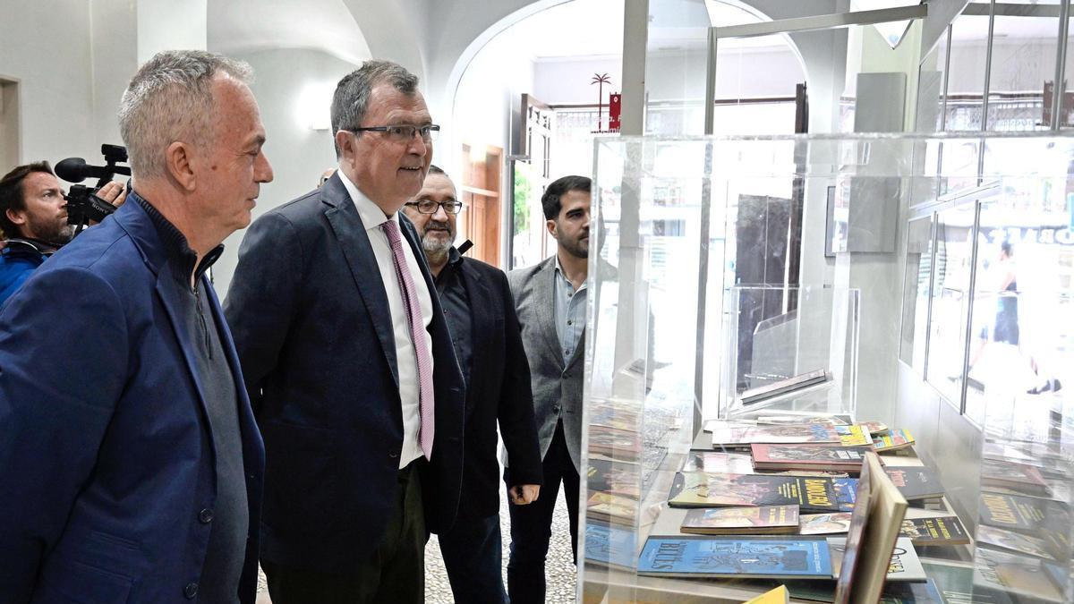 El alcalde José Ballesta ha presentado la obra ‘El sueño de Abderrahmán' este jueves.