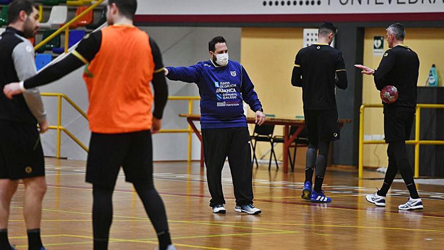 Moyano, en el entrenamiento de ayer en Pontevedra. |  // G.SANTOS