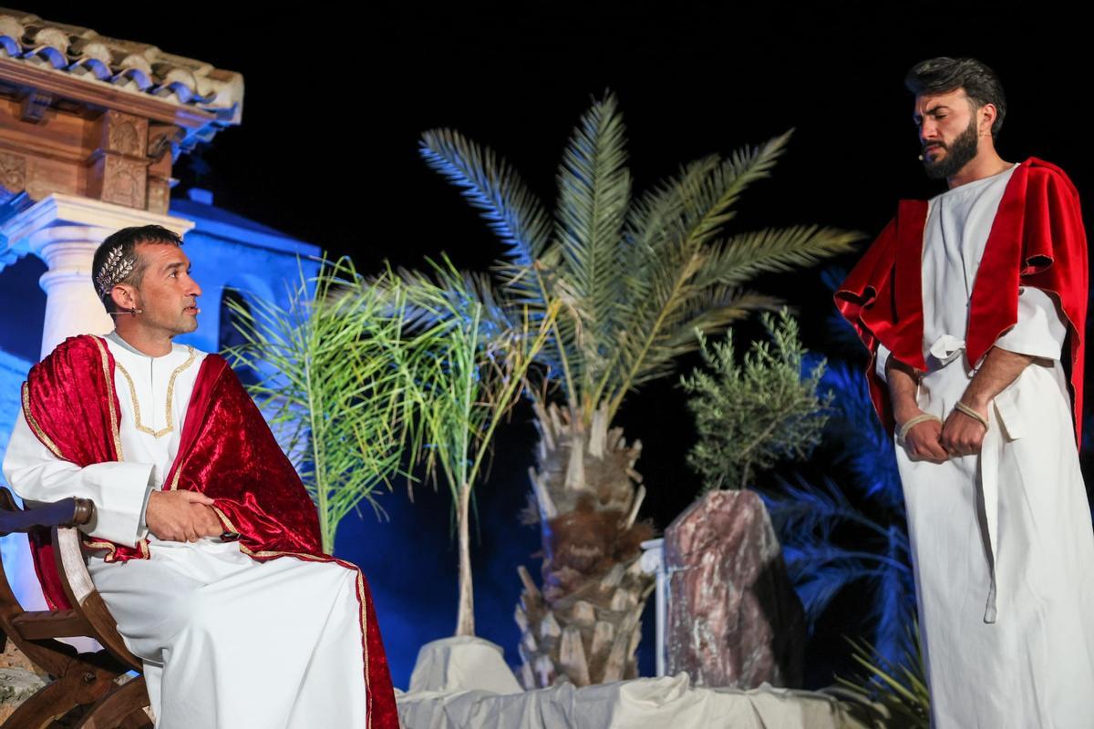 Así fue el Vía Crucis viviente del Paso Morado de Lorca