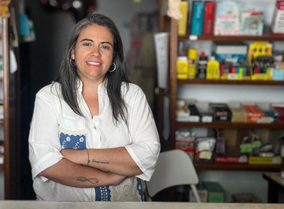 Carmen Mateos, en su estanco de Cabeza la Vaca (Badajoz).
