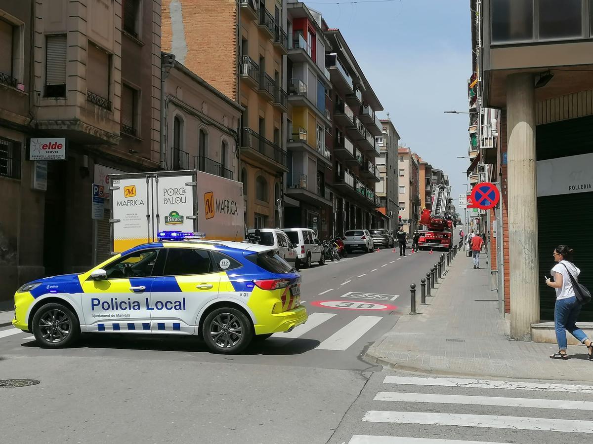Un cotxe de la Policia Local durant una actuació a Manresa