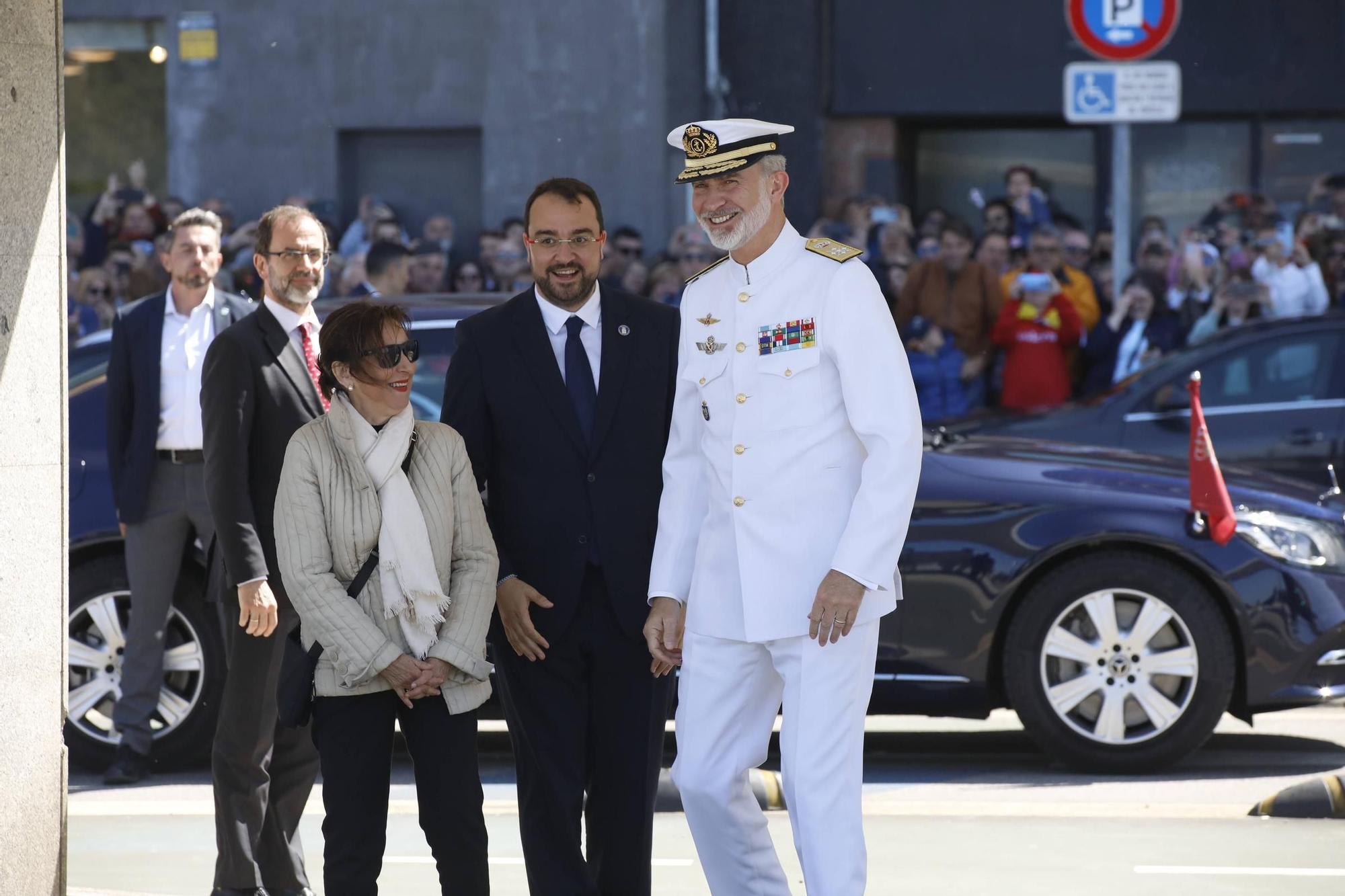 EN IMÁGENES: Así fue la revista naval  del Rey Felipe VI y la exhibición aérea en Gijón por el Día de las Fuerzas Armadas