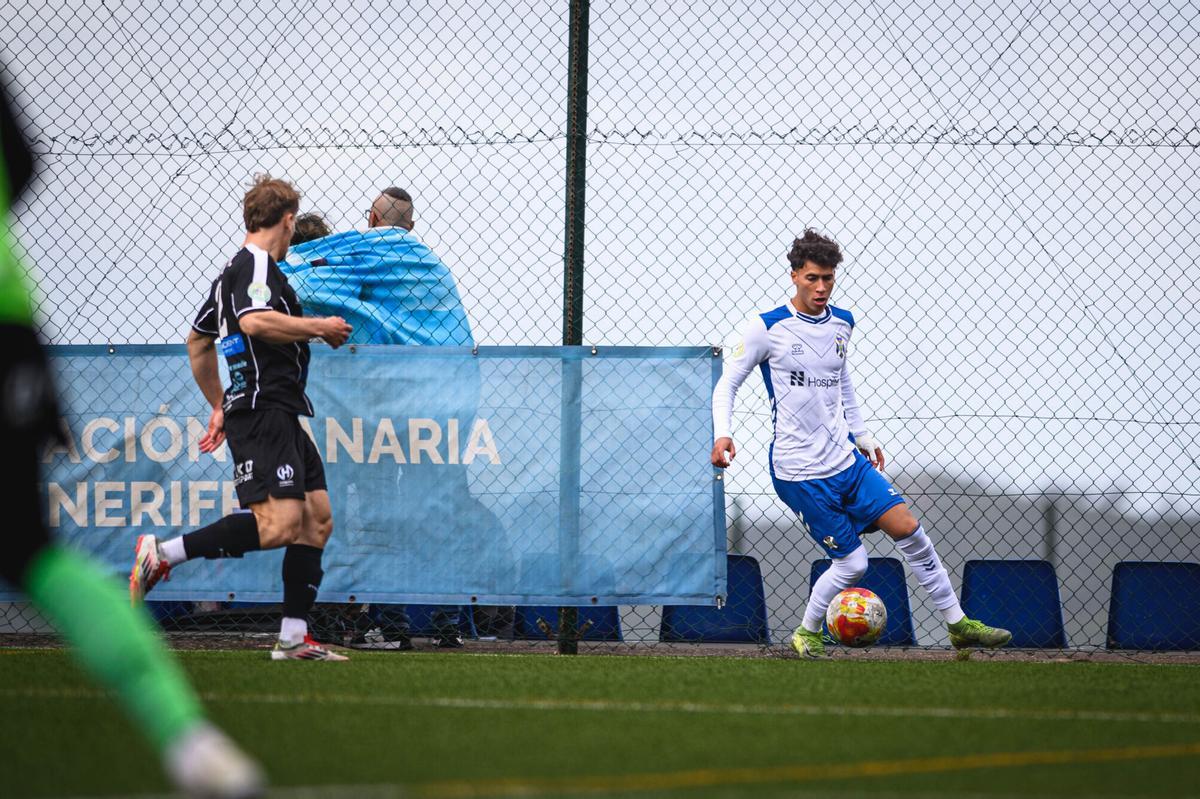 Partido de Tercera División Tenerife C-Herbania.