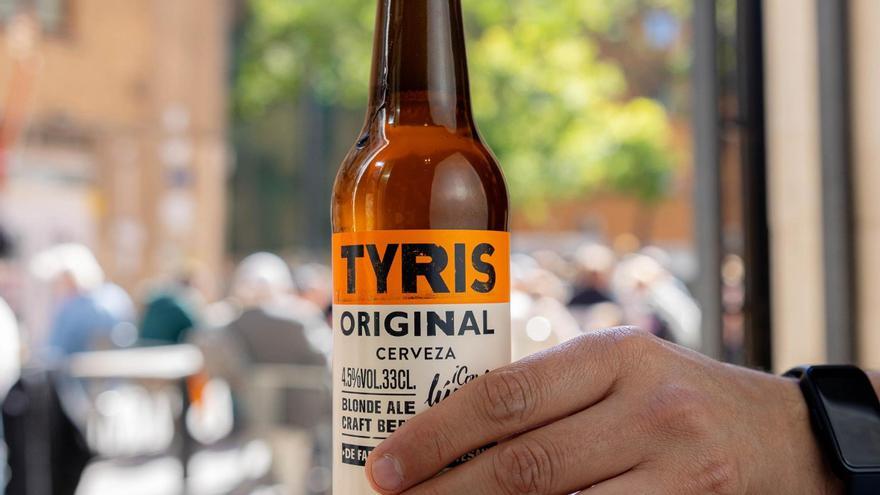 Una botella de la cerveza artesana Tyris.