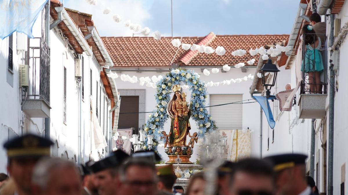Virgen de Loreto en procesión este domingo en Dos Torres.