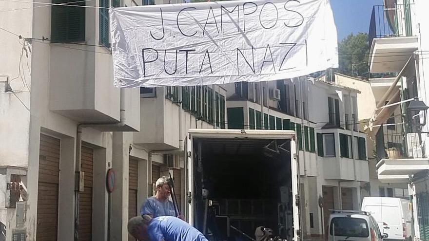 Cuelgan una pancarta en Bunyola contra Jorge Campos: “Puta Nazi”