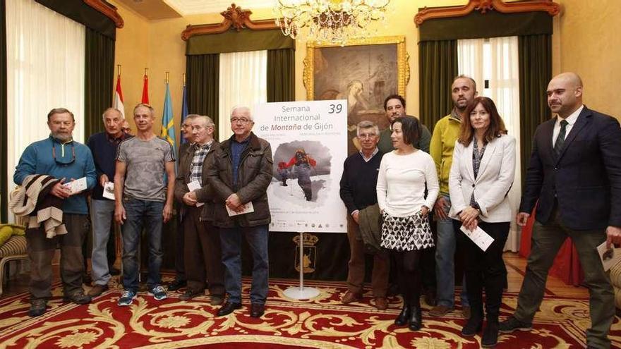 Organizadores, patrocinadores y representantes municipales, en la presentación de la Semana.