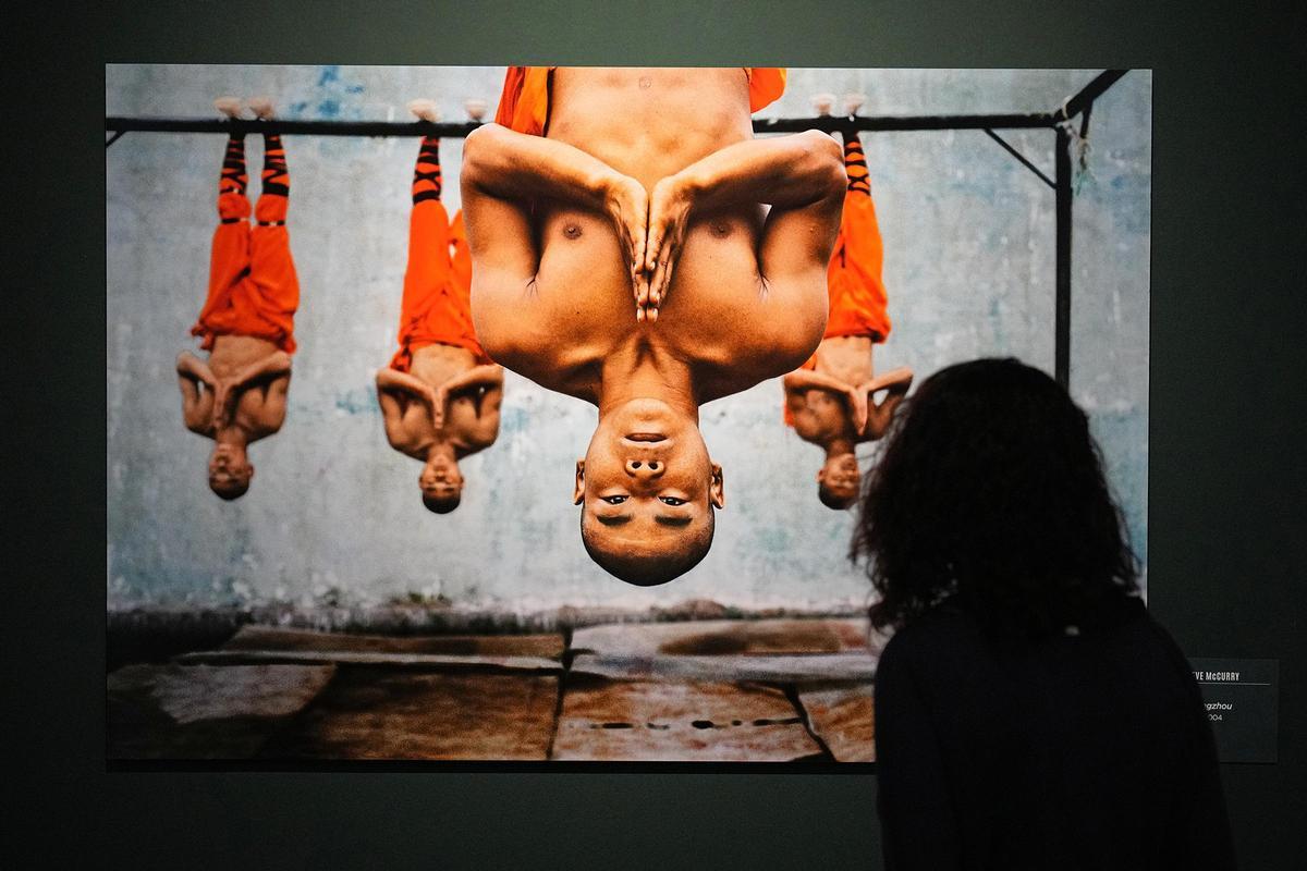 Exposición del fotógrafo Steve McCurry en el Palau Martorell de Barcelona