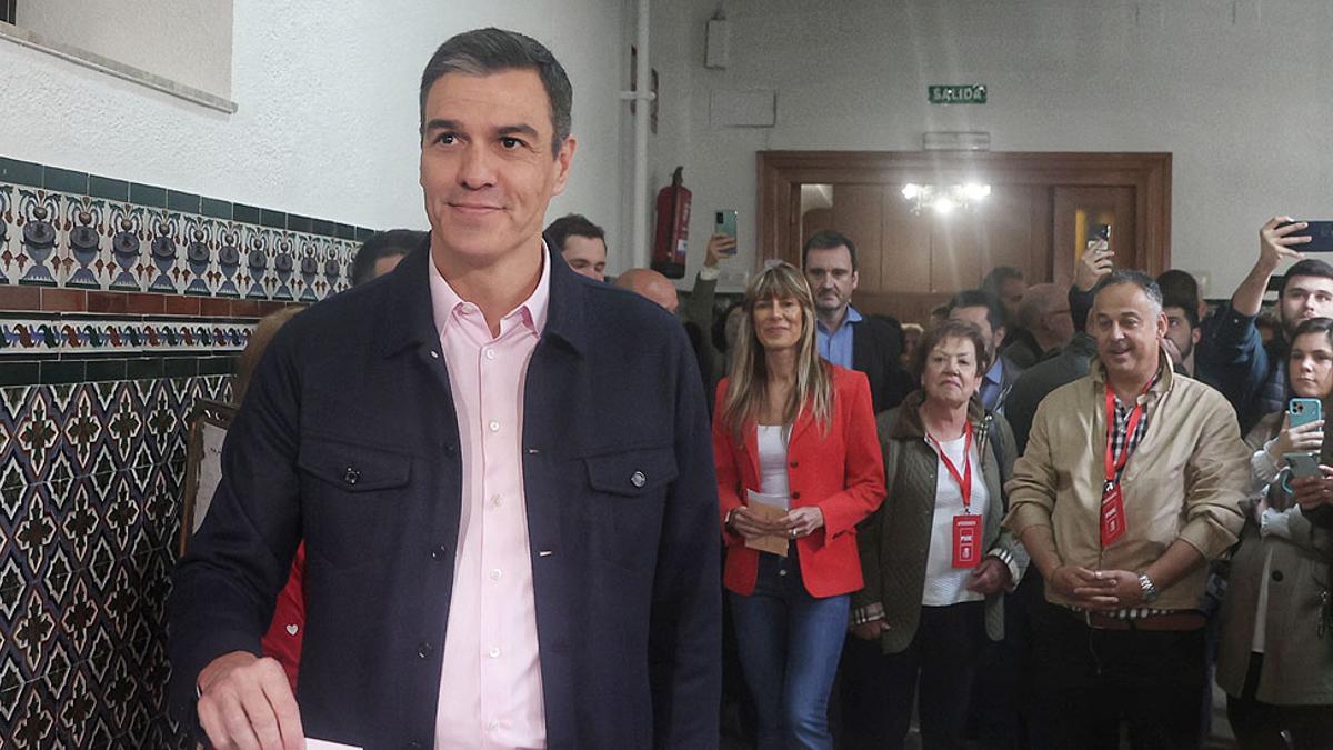 Pedro Sánchez vota en las elecciones del 28-M