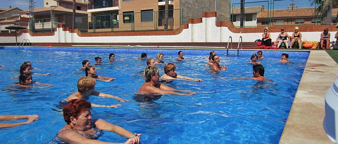 Imagen de archivo de una actividad en la piscina de Faura.