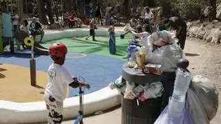 El Palmeral de Alicante, con basura el Lunes de Pascua