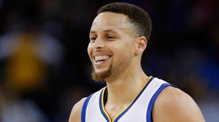 Curry, el primero en llegar a los 300 triples