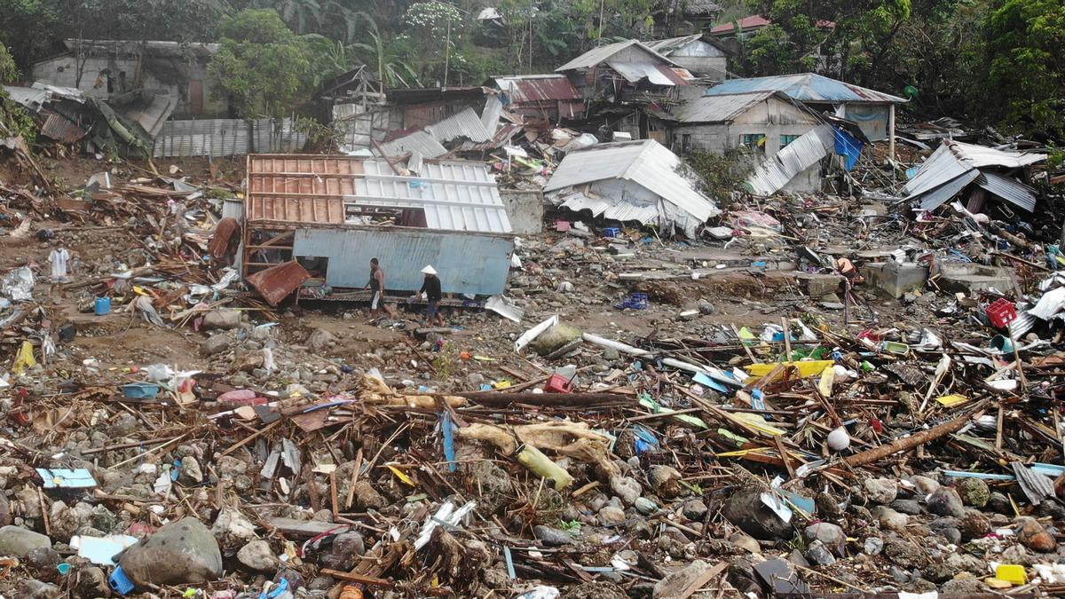 Vista aérea de los destrozos provocados por la tormenta tropical Megi en Filipinas, en la ciudad de Abuyog, el 14 de abril de 2022.