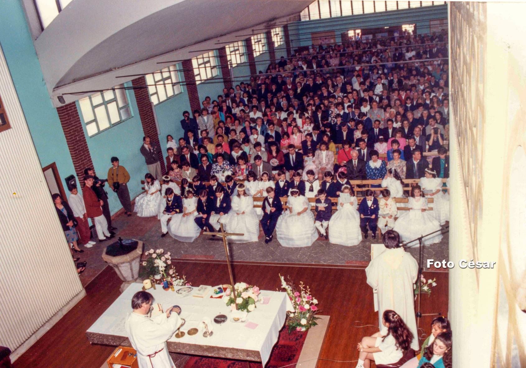 Ultimas comuniones en la antigua iglesia de Fatima. 26-5-1991.jpg