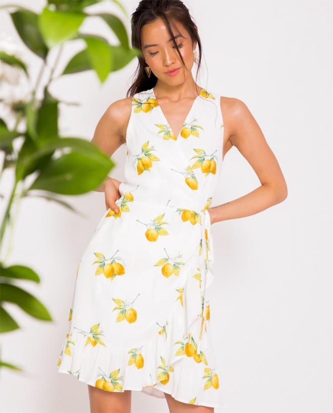 Vestido cruzado con estampado de limones de Slow Love