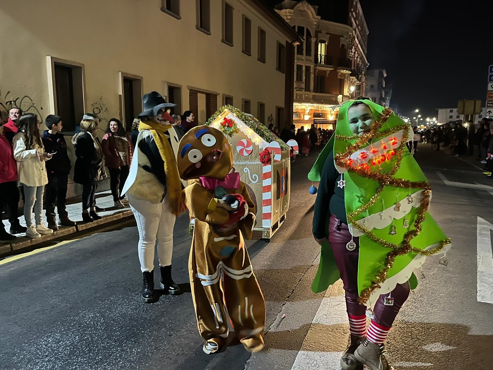 Gran noche de Carnaval en Ribadesella: todas las imágenes del desfile