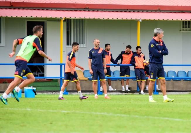 Entrenamiento de la UD Las Palmas en Barranco ...