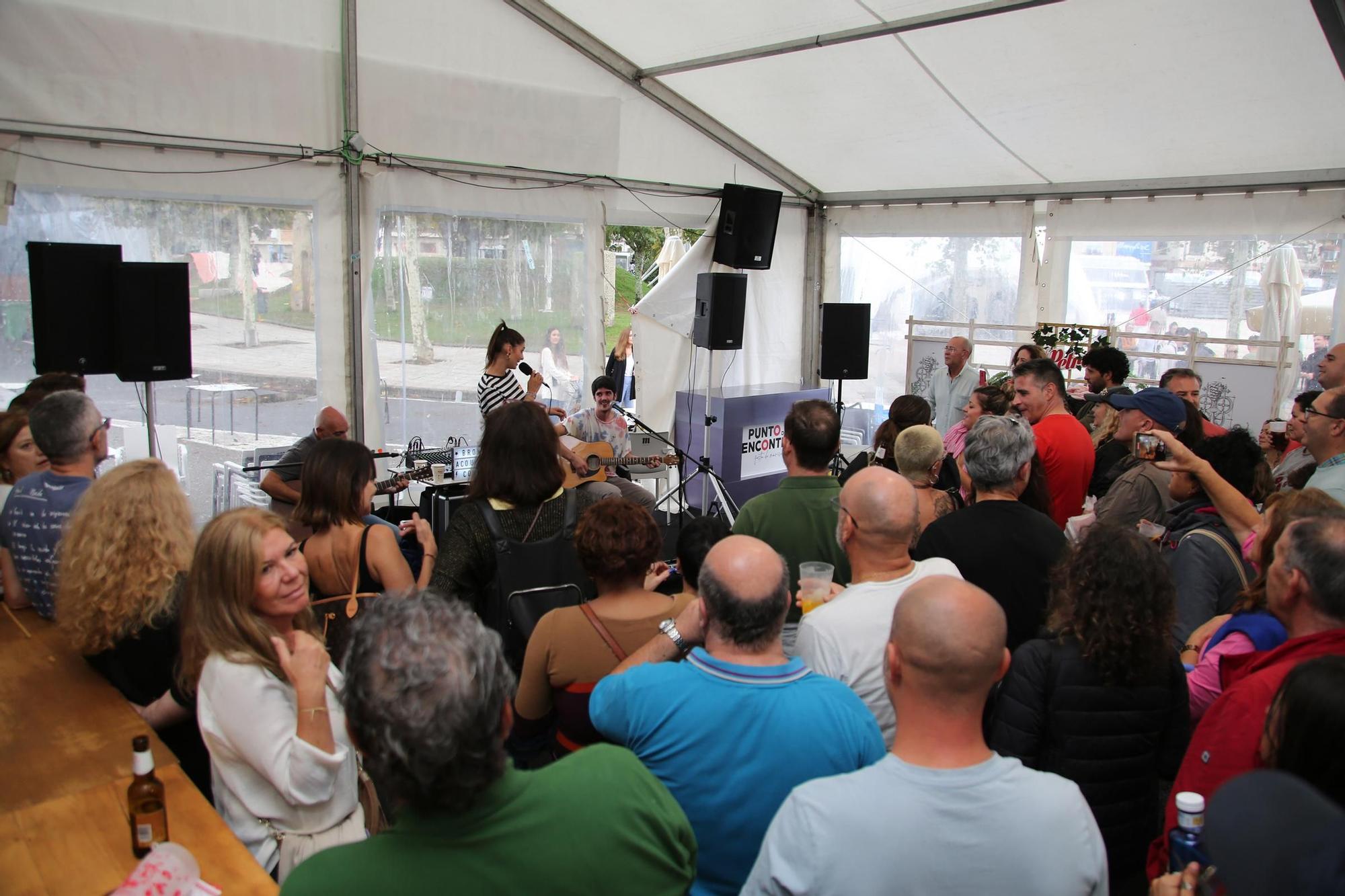 Así es un viernes 13 en la Festa do Marisco de O Grove.