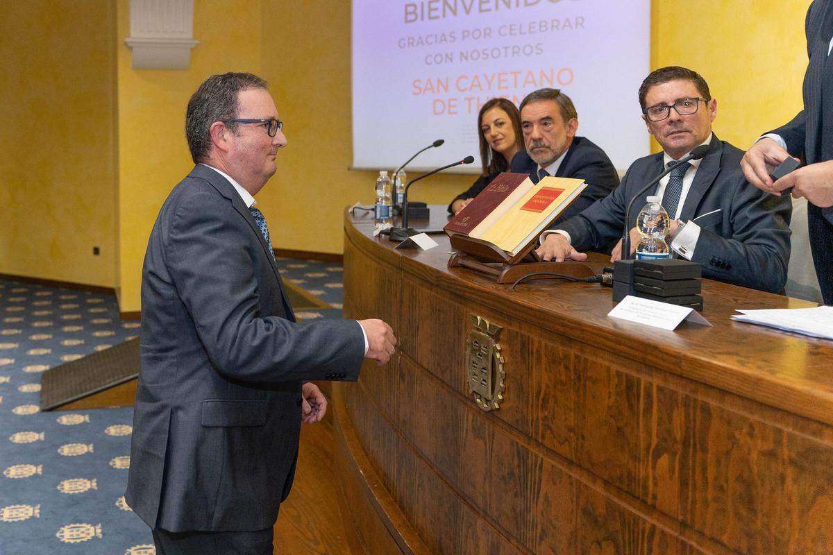 El Colegio de Gestores Administrativos de Murcia celebra patrón y distingue a nuevos colegiados
