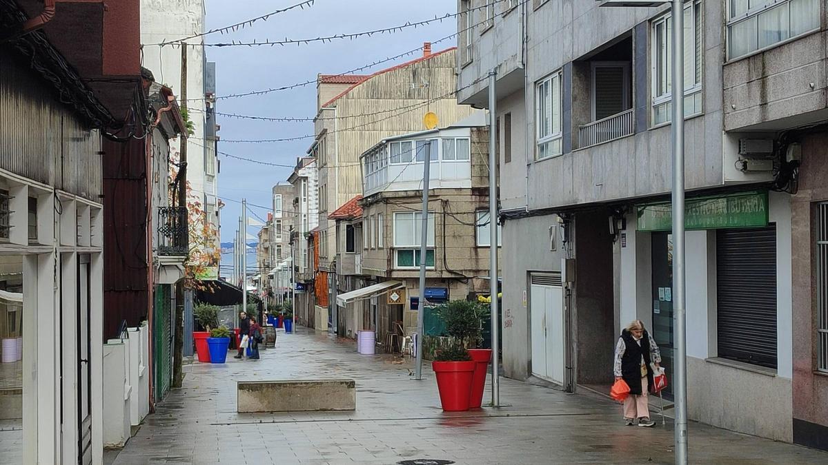 Tramo superior de la calle Eduardo Vincenti, en pleno centro de Bueu.