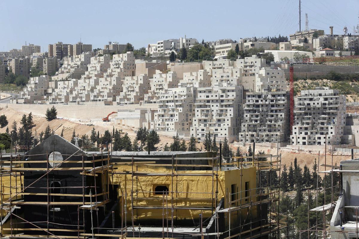 Obras en el asentamiento judío de Pisgat Zeev, situado en Jerusalén Este.