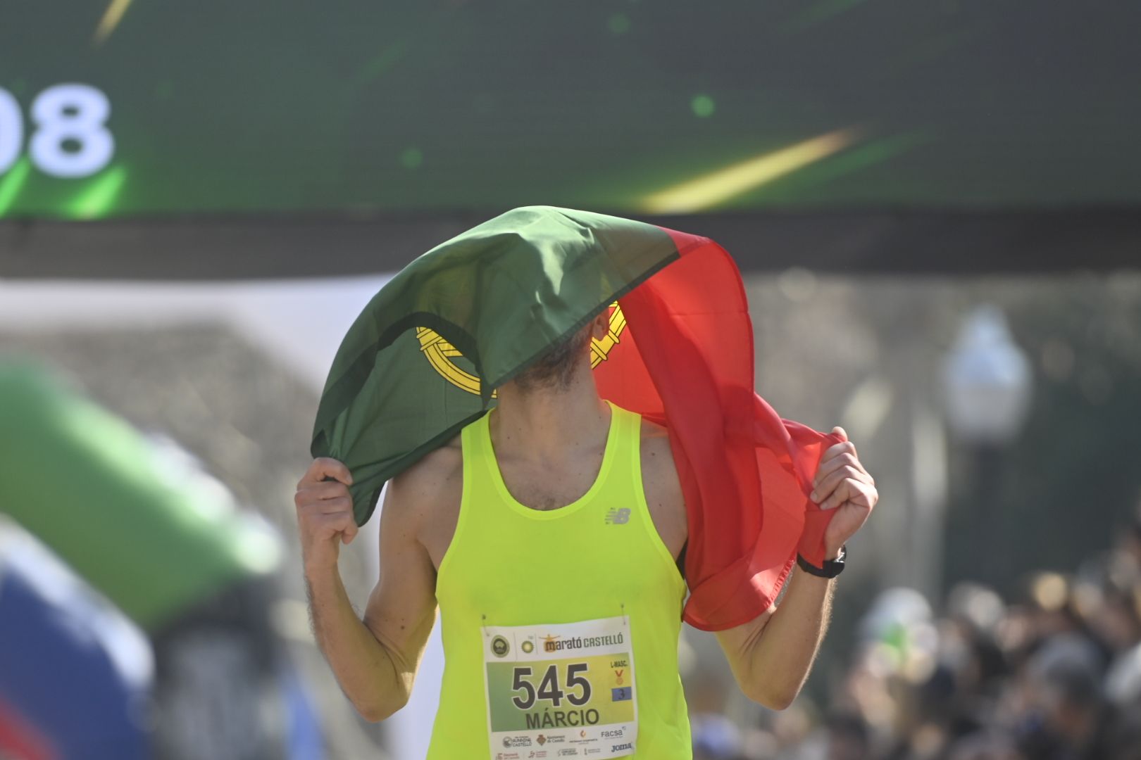 Algunas de las mejores celebraciones en meta del Marató bp Castelló