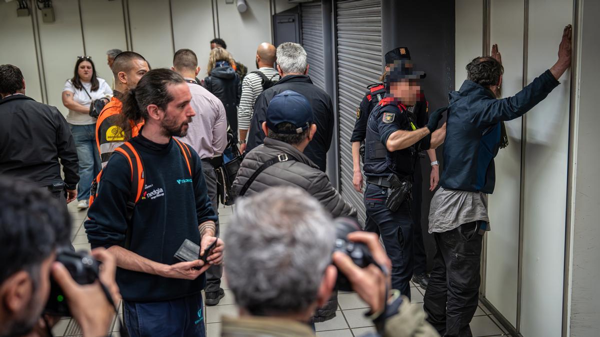 Mil agentes se despliegan en Barcelona, Badalona y LHospitalet en un macrodispositivo contra la multirreincidencia