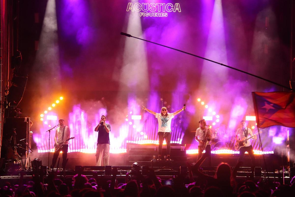 La Fúmiga omple la Rambla de Figueres en l'últim concert amb entrada lliure abans del seu comiat