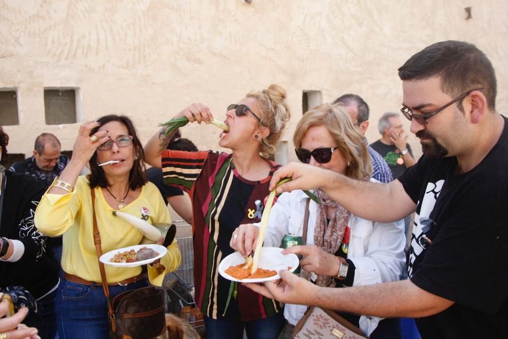 Catalanes y murcianos comparten almuerzo en las vías