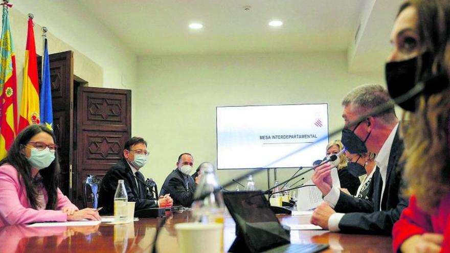 La Interdepartamentalse reunió en el Palau de la Generalitat, ayer.