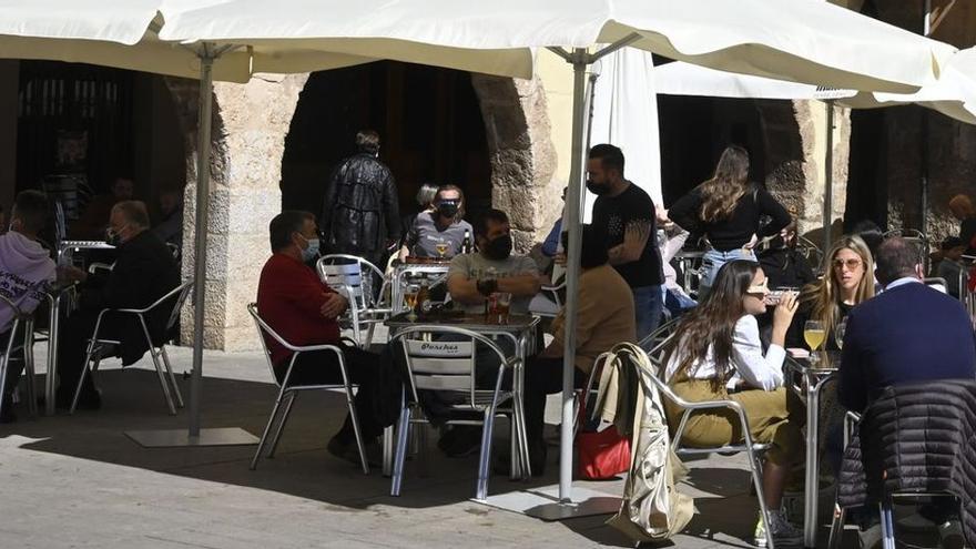 Imagen de una de las terrazas de establecimientos hosteleros ubicados en pleno centro de Vila-real.